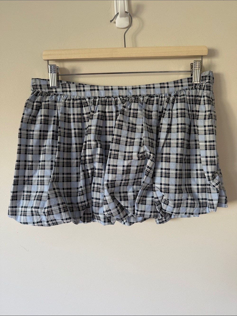 386 NWT HOLLISTER BUBBLE SHORTS